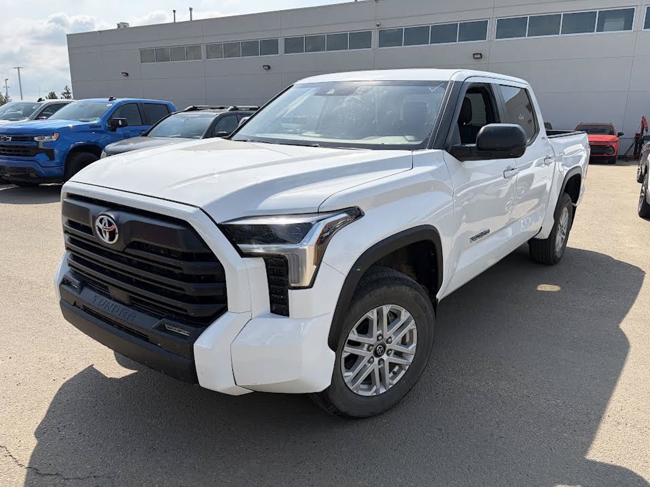 2025 Toyota Tundra 4x4 Crewmax SR White Sherwood Park - photo #2