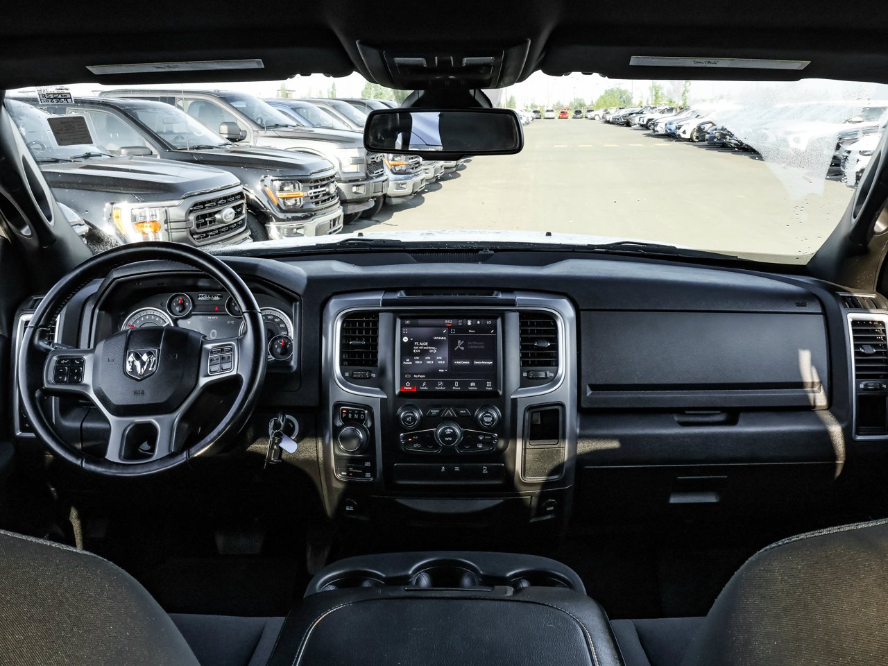 2022 Ram 1500 Classic Warlock 4x4 Crew Cab 5'7 Box White Sherwood Park - photo #16