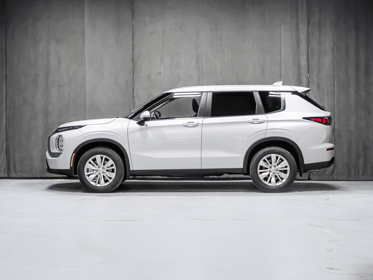 Mitsubishi Outlander ES 2026 Blanc diamant Montréal - photo #3