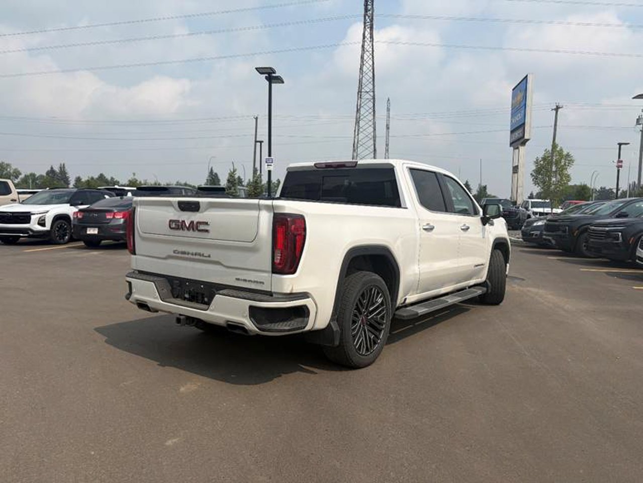 2024 GMC Sierra 1500 4WD Crew Cab 147 Denali White Sherwood Park - photo #4