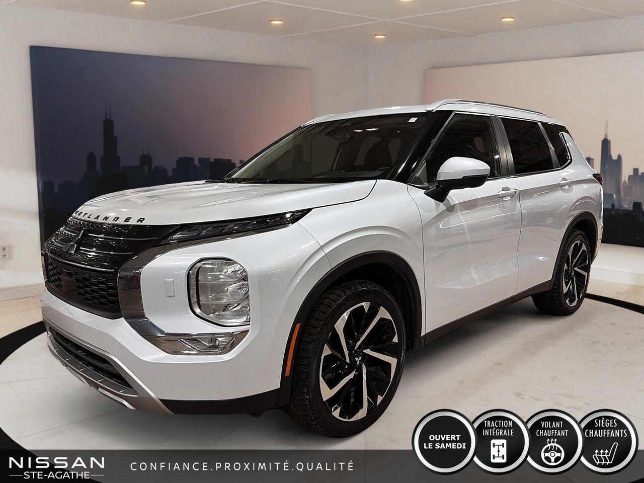 Mitsubishi Outlander 2023 Argent Saint-Jérôme - photo #0