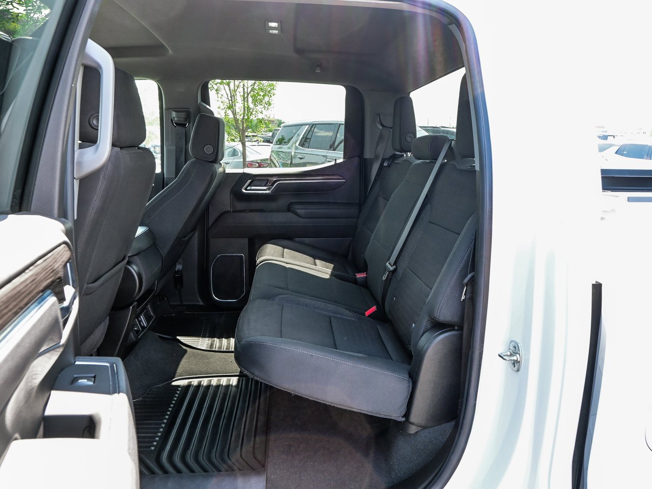 2025 Chevrolet Silverado 1500 4WD Crew Cab 147 LT White Sherwood Park - photo #29