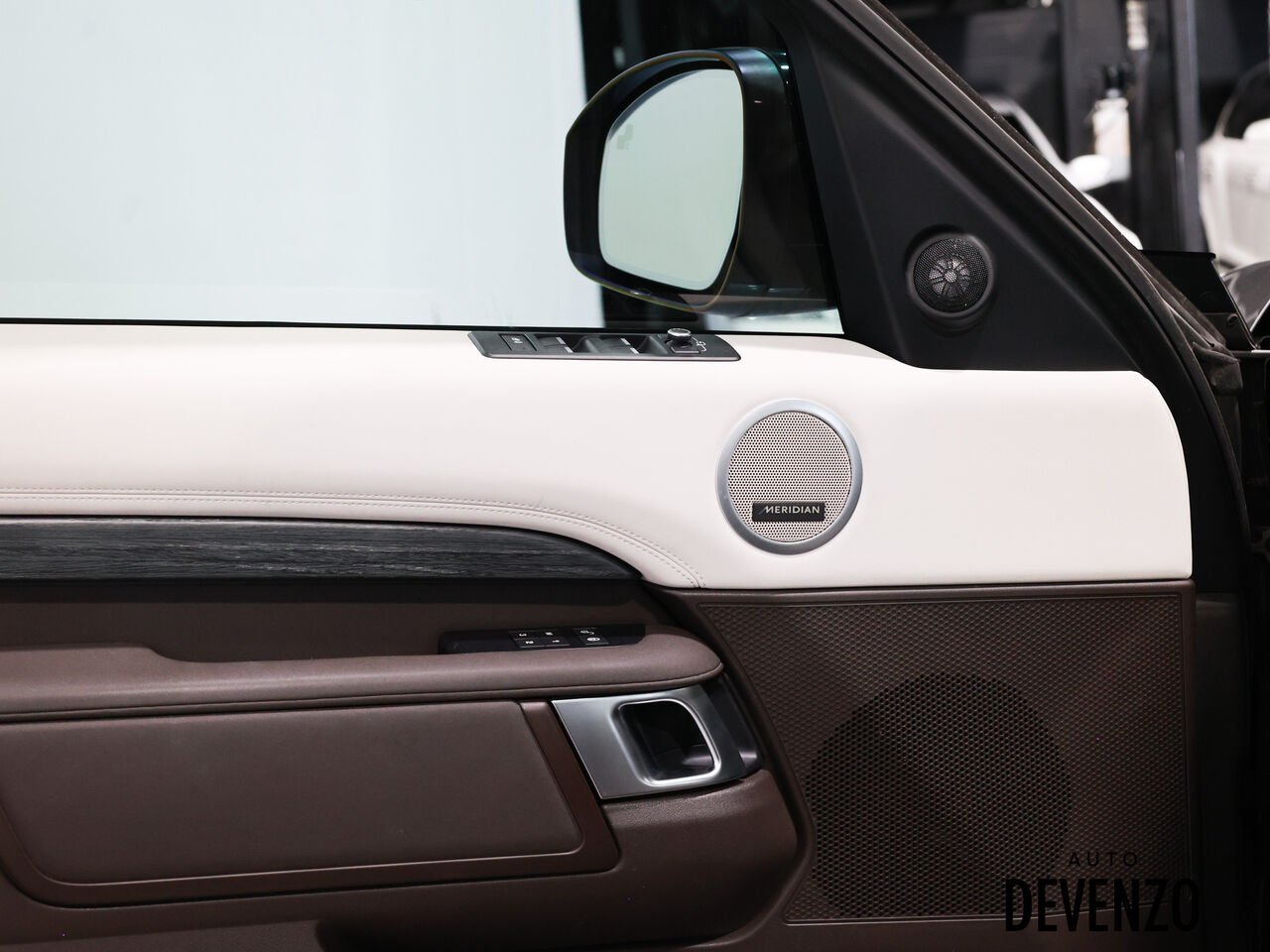 2019 Land Rover Discovery Silver Saint-Eustache - photo #10