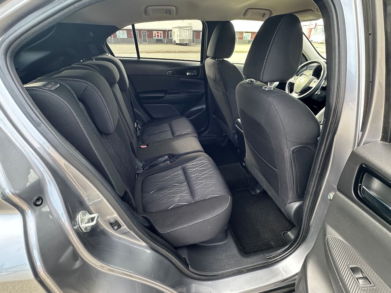 2018 Mitsubishi Eclipse Cross SE S-AWC gray Matane - photo #14
