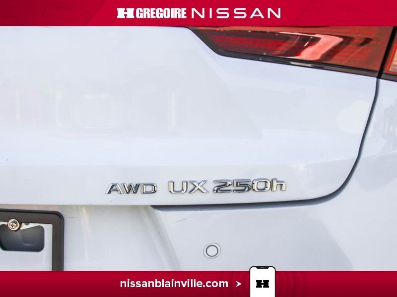 2023 Lexus UX White Laval - photo #25