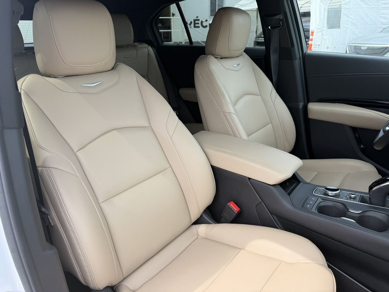2024 Cadillac XT4 LURURY AWD FINANCEMENT À PARTIR DE 3.99% White Laval - photo #20