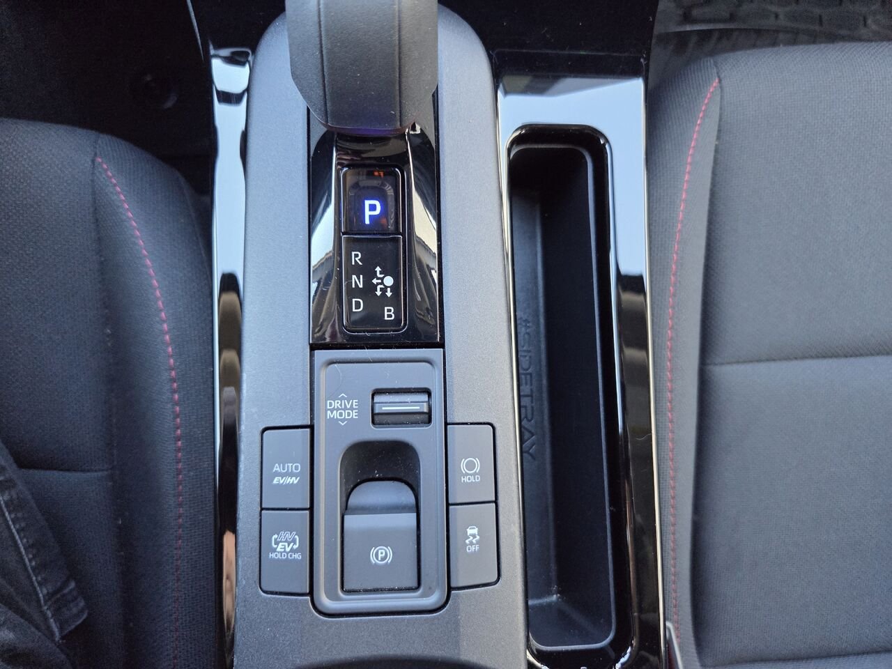 2025 Toyota PRIUS HYBRIDE BRANCHABLE White Amos - photo #14