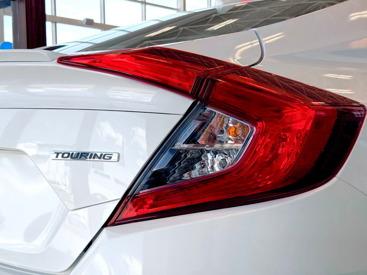 Honda Civic Sedan 2018 Blanc Notre-Dame-des-Prairies - photo #11