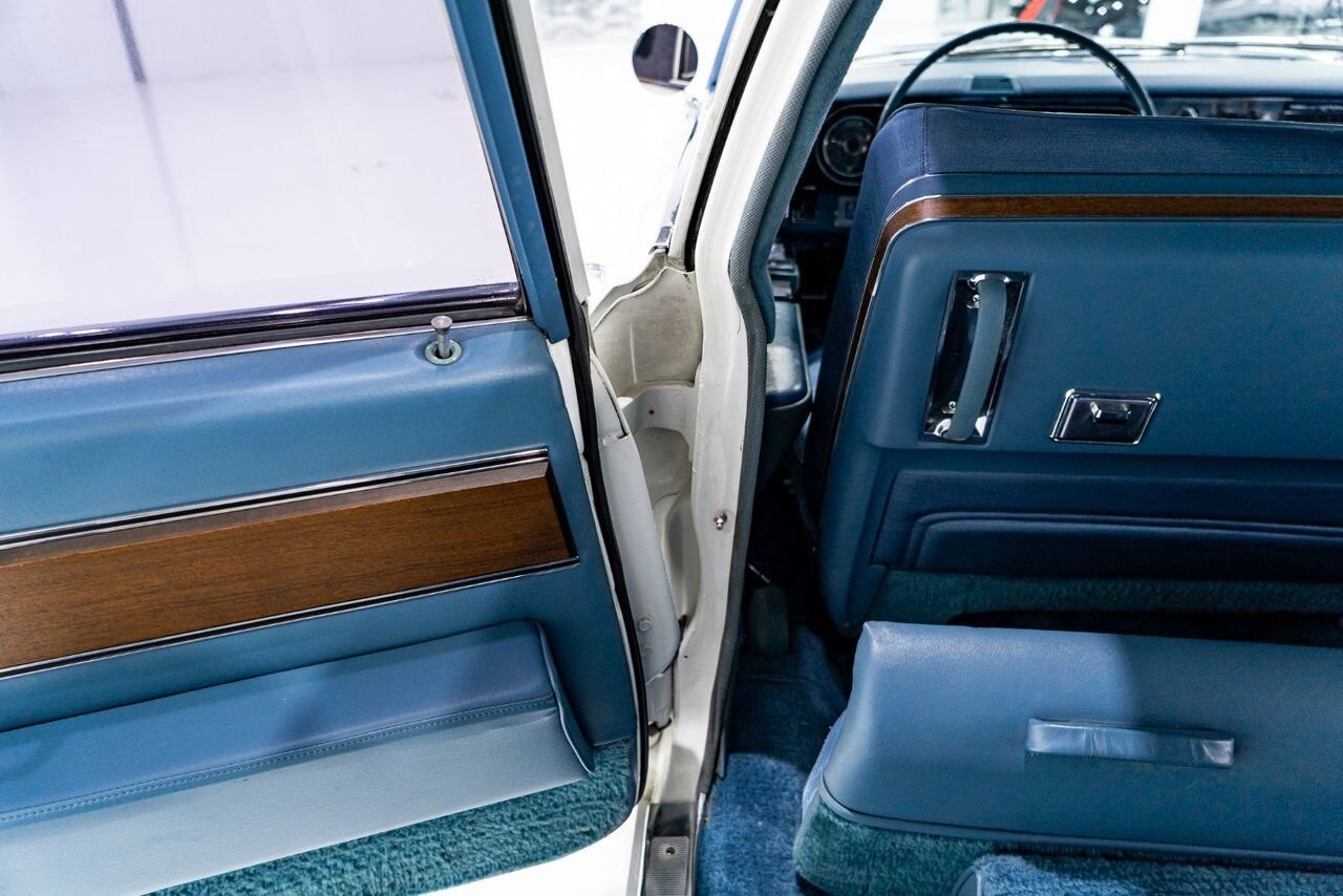 Cadillac Fleetwood **PRICE IN USD** Factory Limo dual AC with only 18,892 miles 1966 Blanc Montréal - photo #62