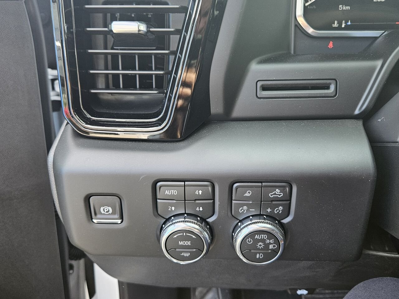 GMC Sierra 1500 AT4 cabine multiplace 4RM 157 po 2026 Blanc sommet Thetford Mines - photo #13