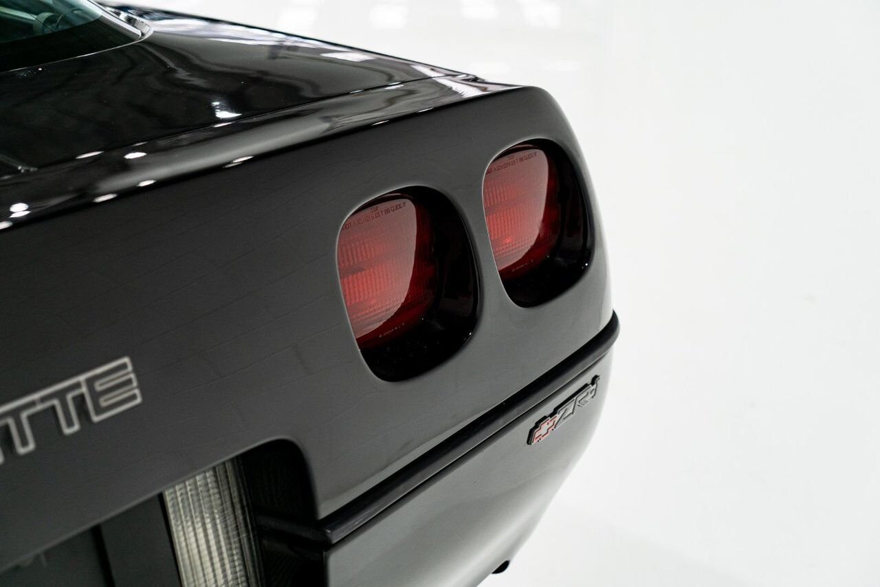 1990 Chevrolet Corvette ZR1 | PRIX EN USD Black Montreal - photo #5