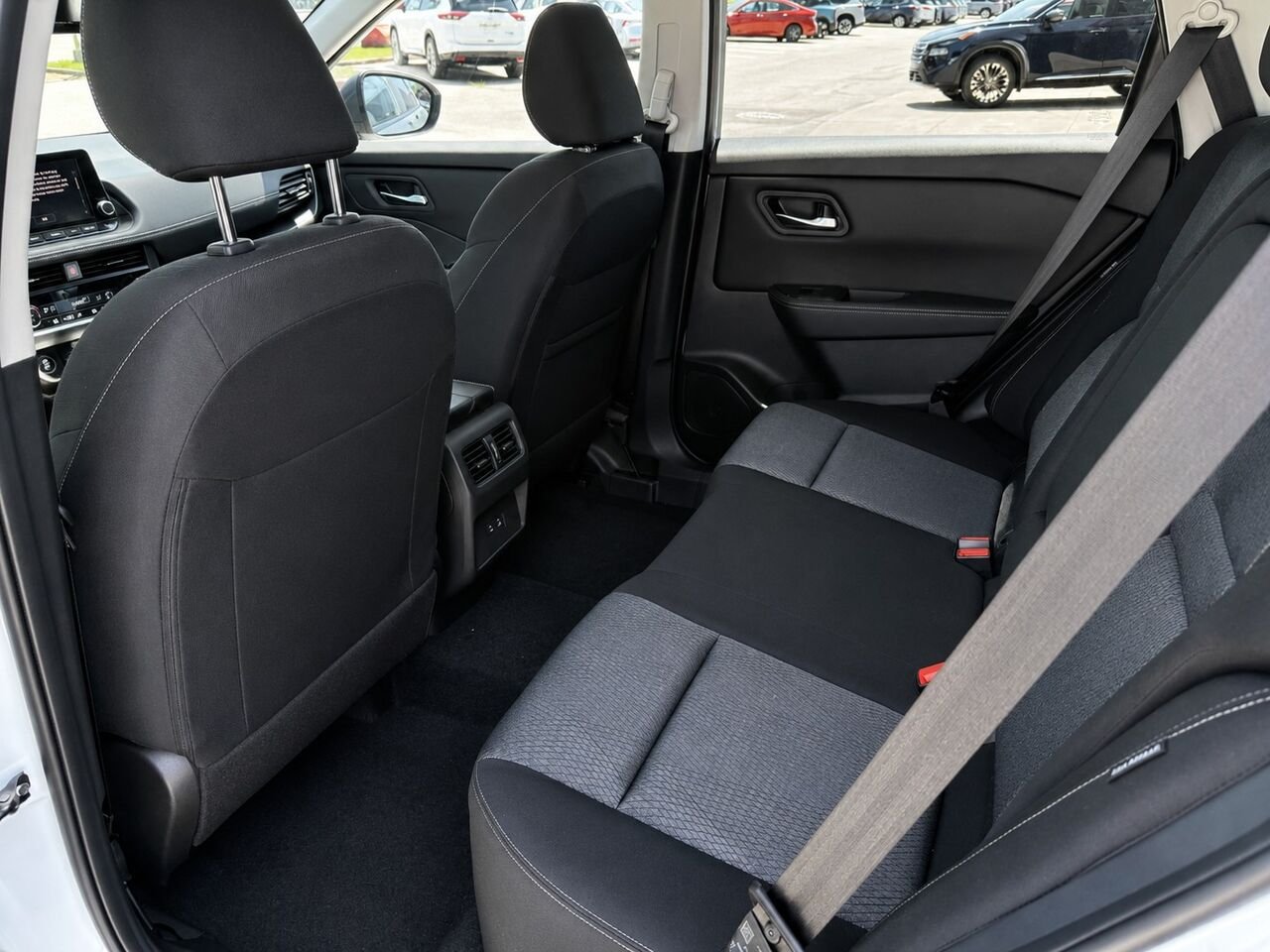 NISSAN Rogue ROGUE SV TOIT OUVRANT 2026 Blanc Everest nacré triple couche Châteauguay - photo #18