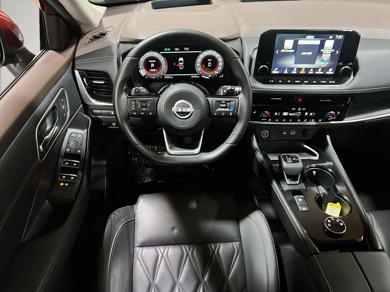 2023 Nissan Rogue Red Québec - photo #9