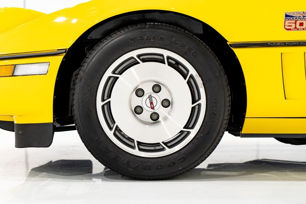1986 Chevrolet Corvette Pace Car livery with only 17,380km (10,800miles) Yellow Montreal - photo #74