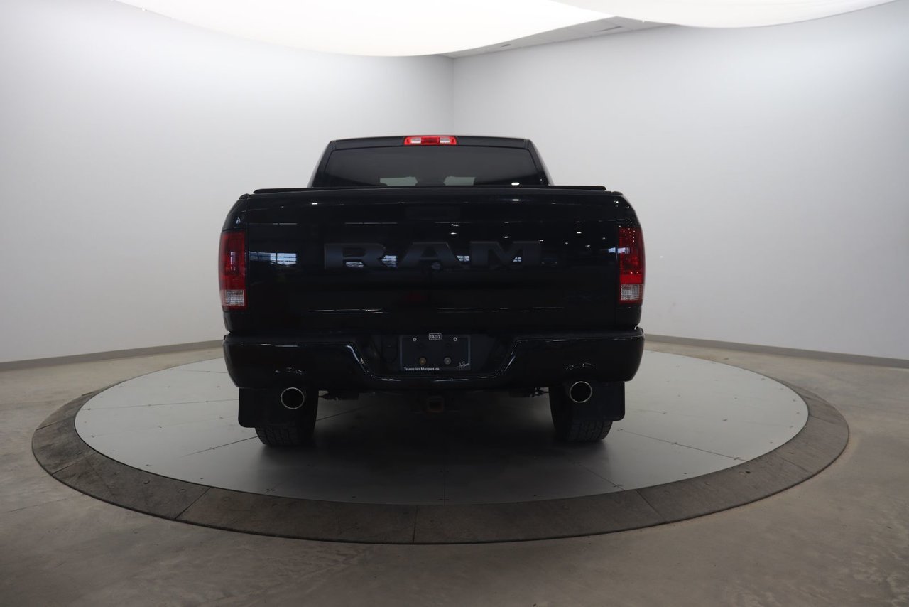2019 Ram 1500 Classic VIN 3C6RR7KT2KG695861 Black Chicoutimi - photo #4