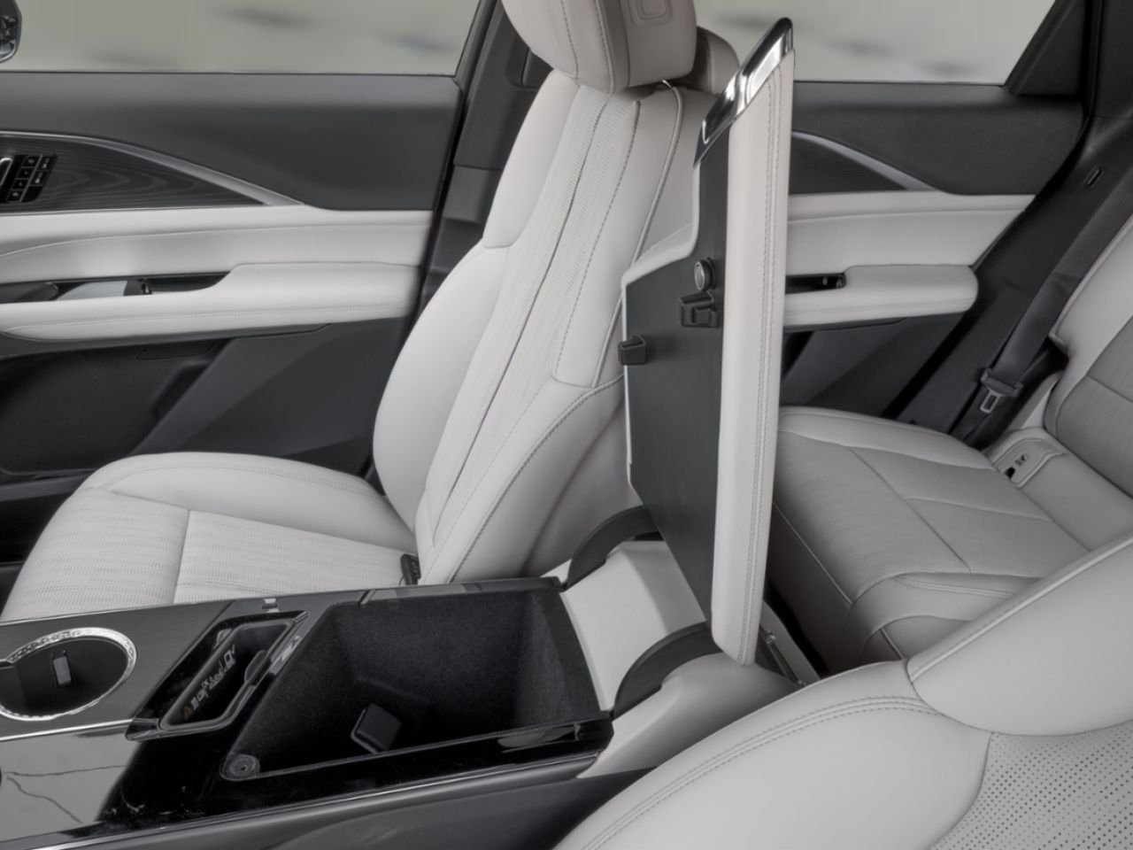 2027 CADILLAC LYRIQ LYRIQ ELECTRIC SPORT RWD (1SF) Vibrant White Tricoat Rivière-du-Loup - photo #11