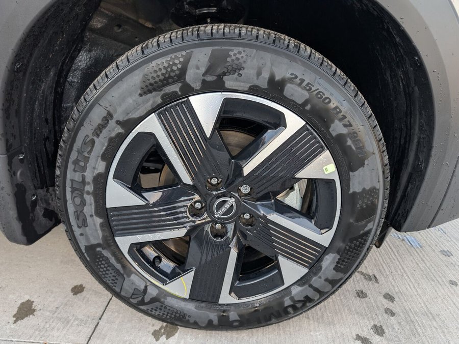 Nissan Kicks 2026 2026 Gris poudre métallisé/Couche teintée Braise écarlate