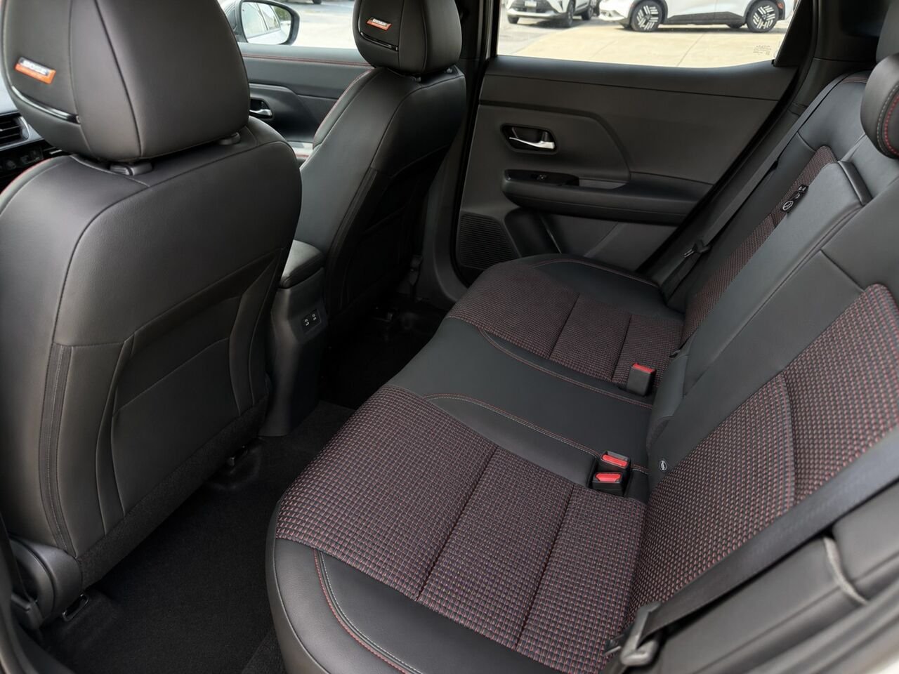 NISSAN Kicks KICKS SR PRIVIL GE 2026 Blanc d'Aspen triple couche/Noir intense Châteauguay - photo #15