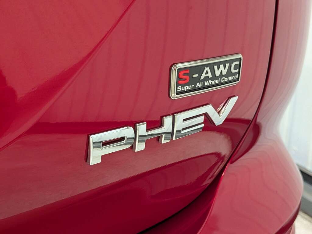 2023 Mitsubishi Outlander Plug-In Hybrid GT S-AWC Red Val-David - photo #43