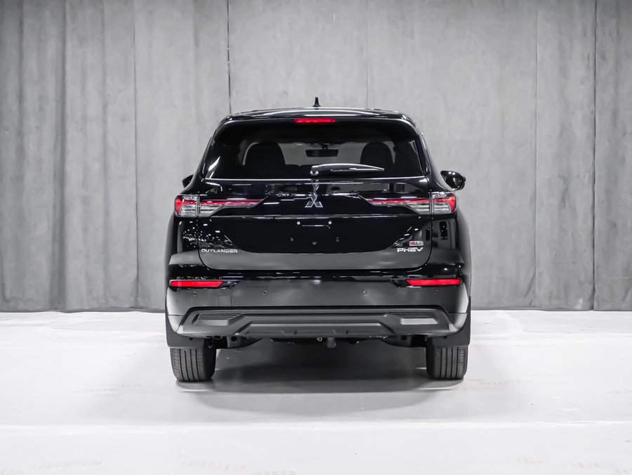 2026 Mitsubishi Outlander Plug-In Hybrid ES Labrador Black Pearlescent