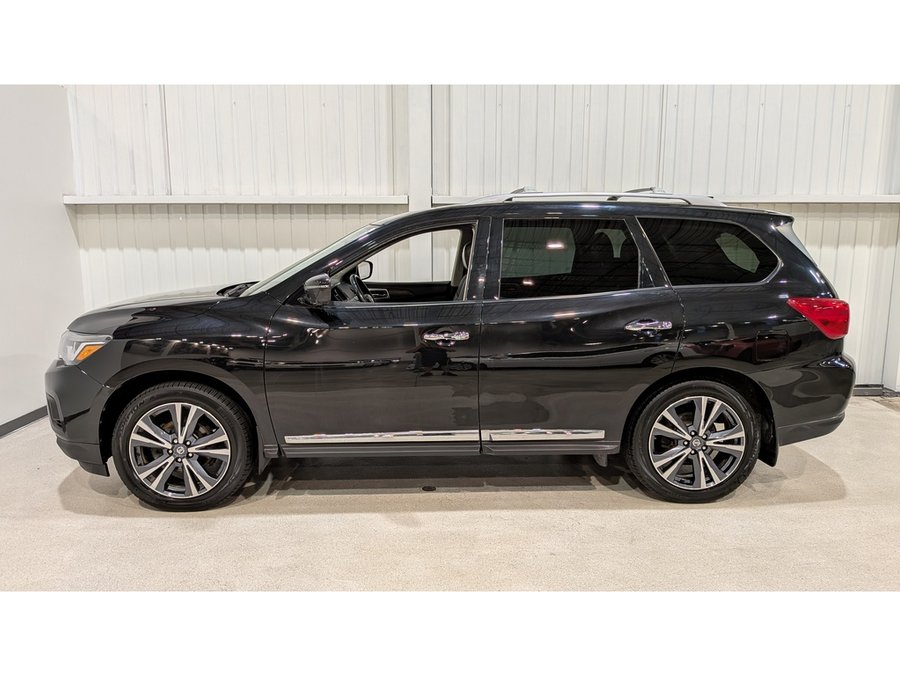 2020 Nissan Pathfinder Black
