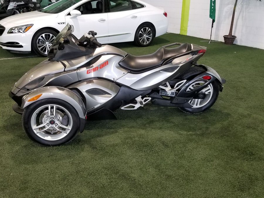 2011 CAN-AM Spyder 2011 Grey