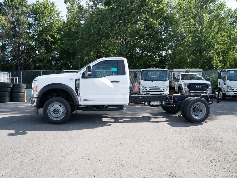 2024 Ford Super Duty F-550 DRW 2024 White