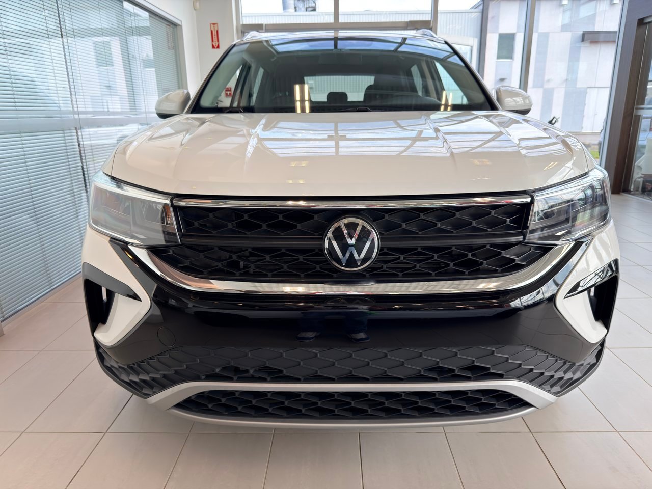 2022 Volkswagen Taos White Notre-Dame-des-Prairies - photo #4