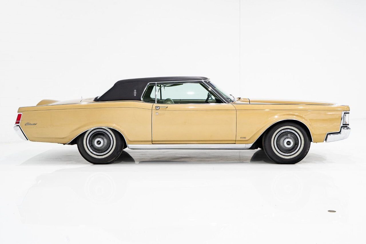 1969 Lincoln Continental Only 687 miles from new. Unrestored example **PRICE IN USD** Gold Montreal - photo #28