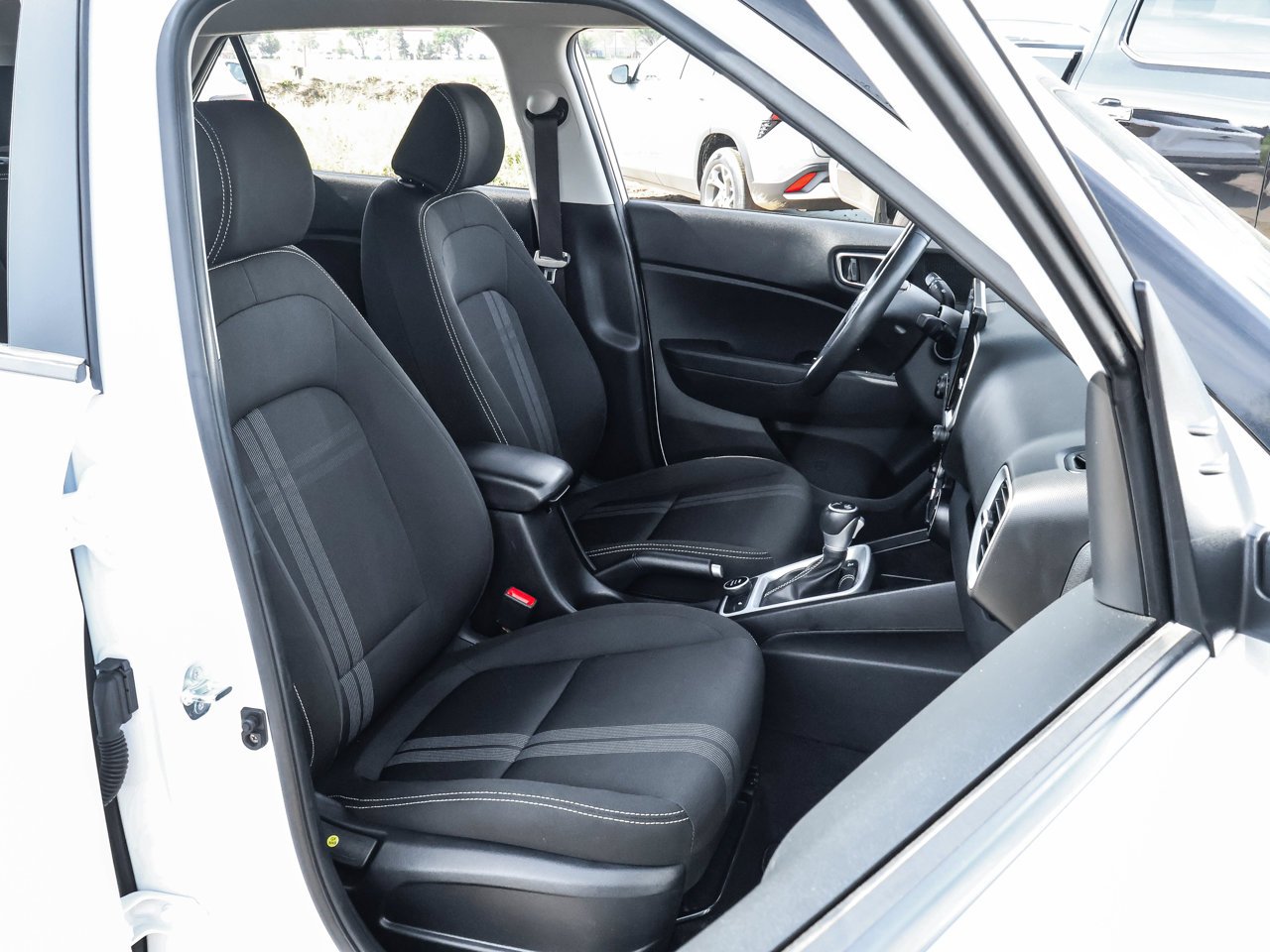 2025 Hyundai Venue Preferred IVT White Sherwood Park - photo #13