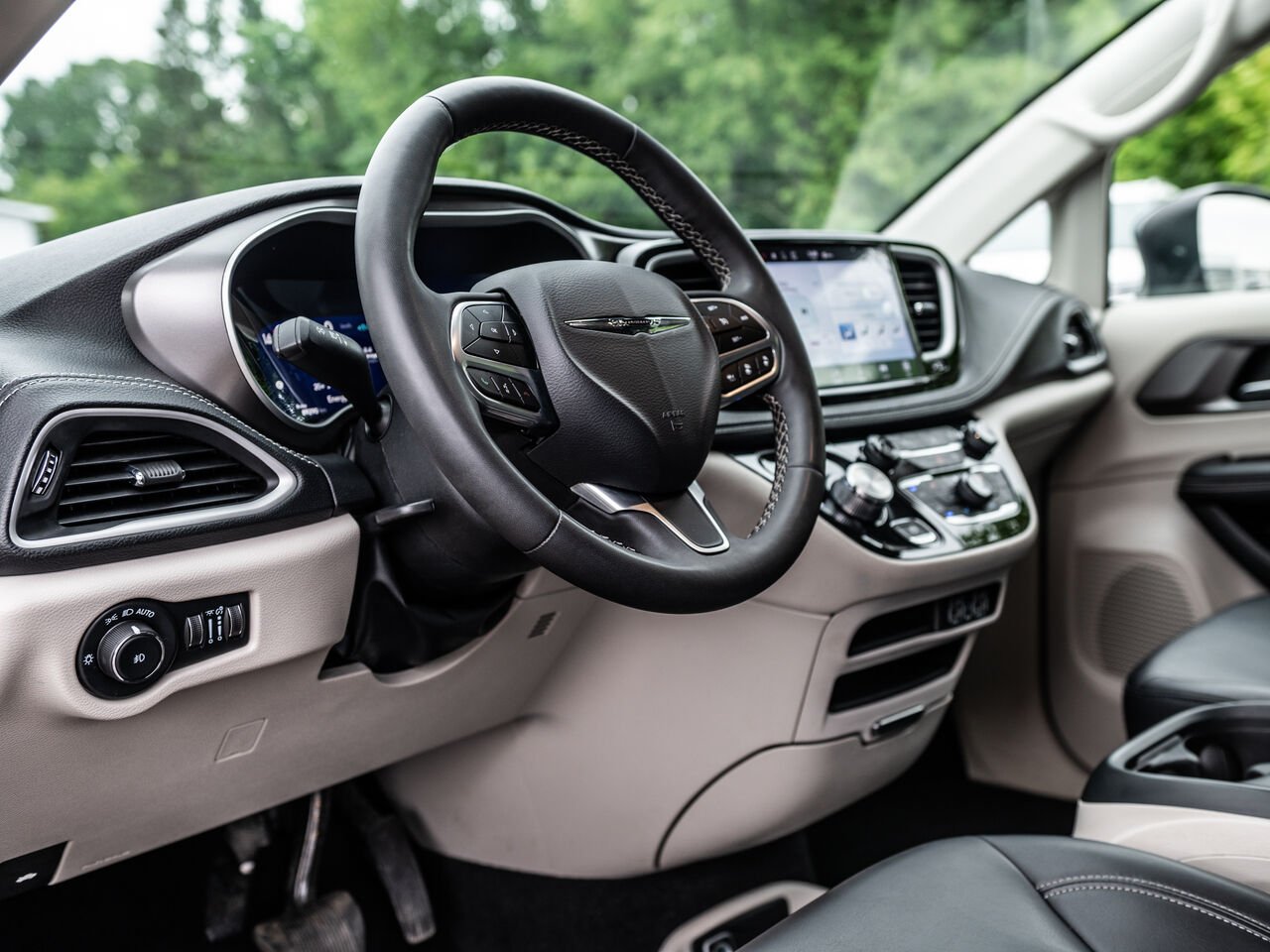 Chrysler Pacifica Hybrid 2023 Bleu Sainte-Julienne - photo #16