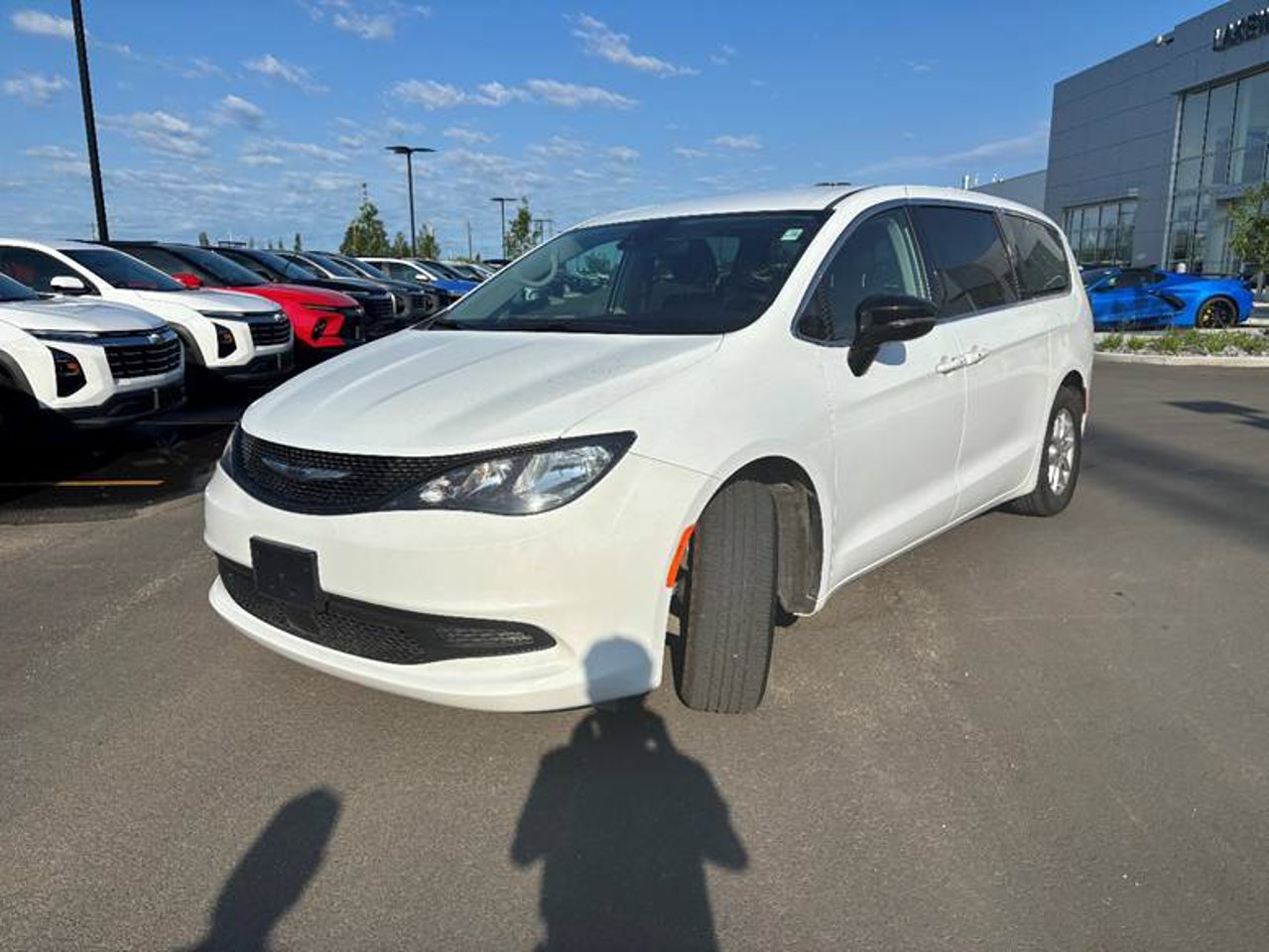2024 Chrysler Grand Caravan SXT 2WD White Sherwood Park - photo #2