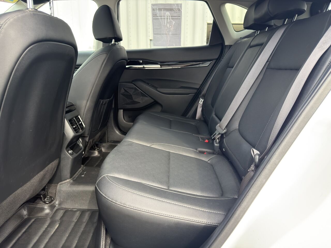 Kia Seltos 2023 Blanc Thetford Mines - photo #12
