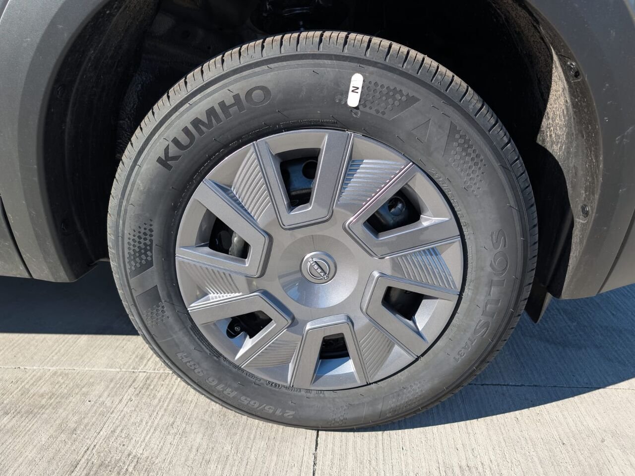 NISSAN Kicks KICKS S 2026 Gris poudre métallisé Châteauguay - photo #3