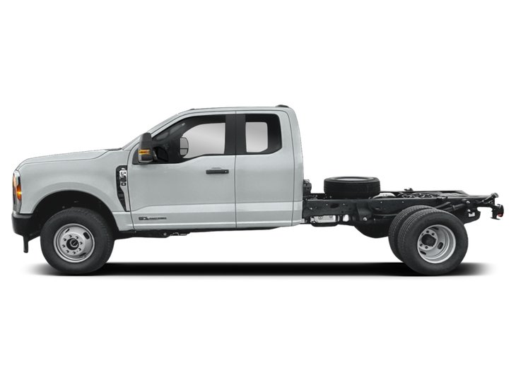 2026 Ford Super Duty F-350 à roues arrière jumelées Châssis-cabines XLT