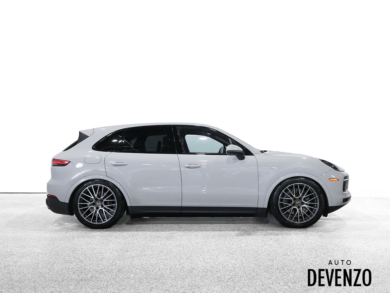 Porsche Cayenne 2022 Gris Saint-Eustache - photo #1