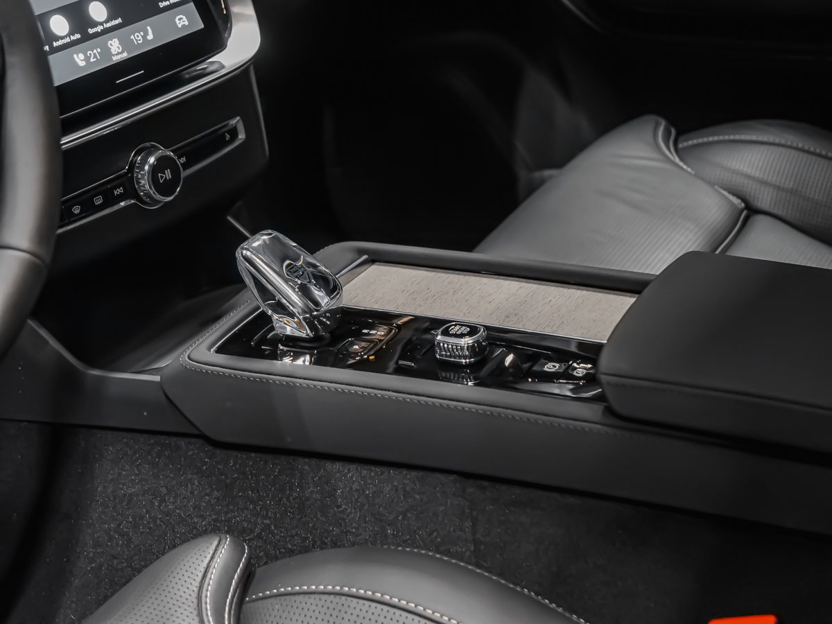 2026 Volvo XC90 B6 ULTRA BRIGHT 6 PLACES HARMAN KARDON Montreal - photo #6
