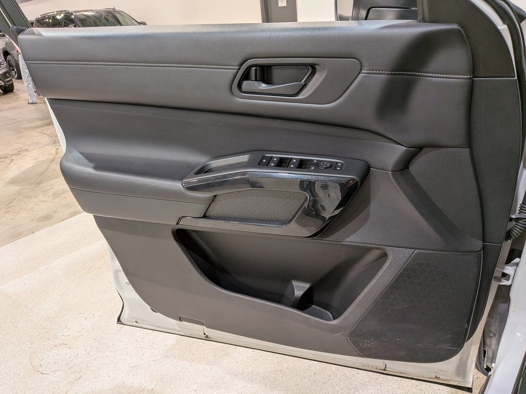 2024 Nissan Pathfinder Rock Creek 4WD White Val-David - photo #33