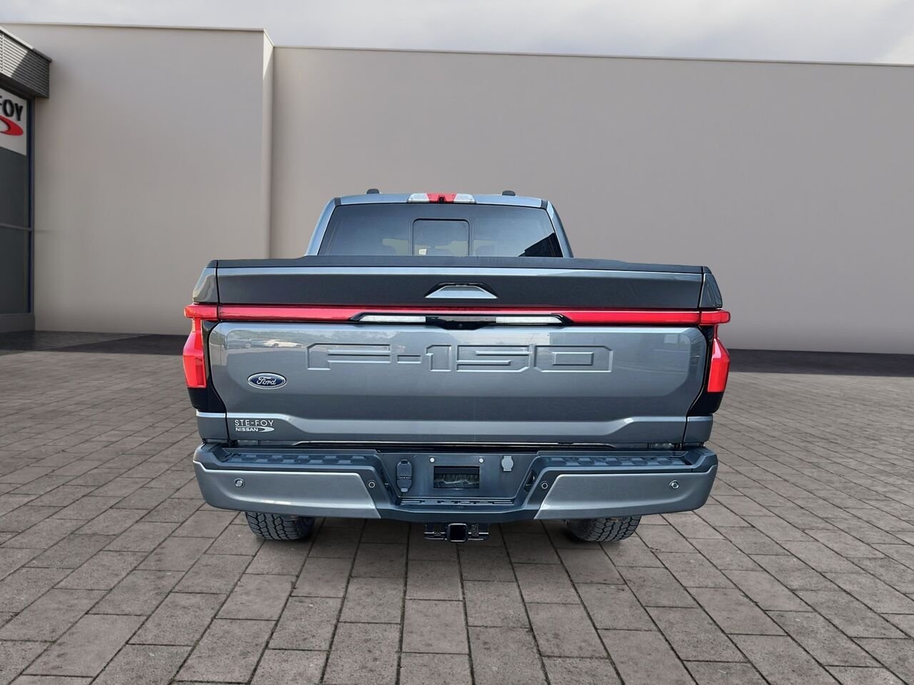 Ford F-150 Lightning LARIAT STANDARD RANGE 2023 Gris Québec - photo #2