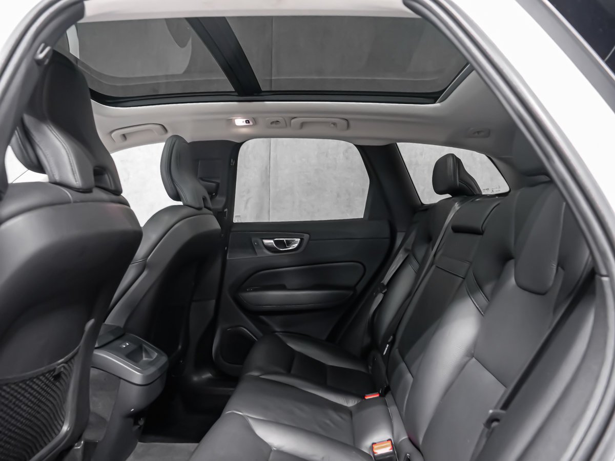 Volvo XC60 T6 MOMENTUM CLIMATE 2021 Blanc Montréal - photo #10
