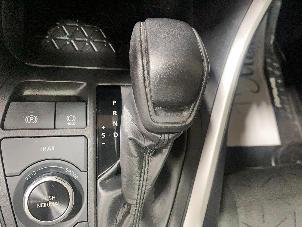 Toyota RAV4 NIV 2T3RWRFV5PW183396 2023 Rouge Chicoutimi - photo #13
