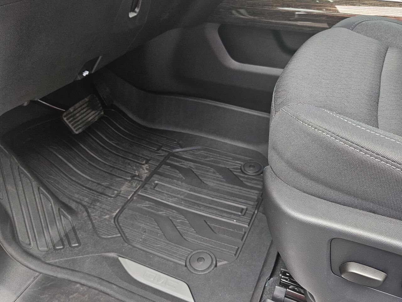2026 GMC Sierra 1500 Elevation cabine multiplace 4RM 157 po Summit White Thetford Mines - photo #15