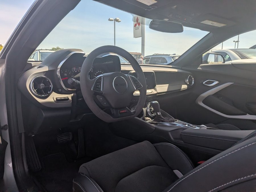 Chevrolet Camaro Coupé 2 portes 1SS V8 6.2L-TRACK PACK-SIÈGES RECARO-KIT DE JUPES-CARPLAY/ANDROID AUTO 2024 Gris