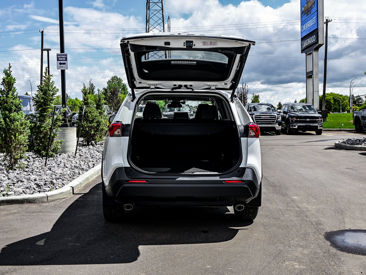 2024 Toyota RAV4 Hybrid XLE AWD White w/Black Roof Sherwood Park - photo #13