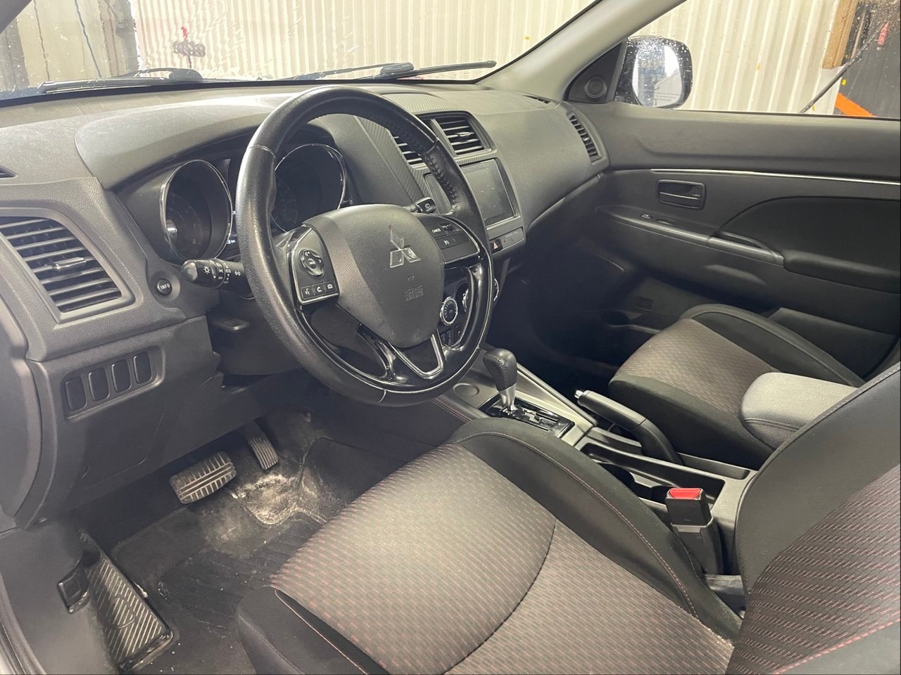 Mitsubishi RVR ES *SIÈGES CHAUFF* CARPLAY BLUETOOTH CAMERA USB 2019 Gris Saint-Jérôme - photo #2