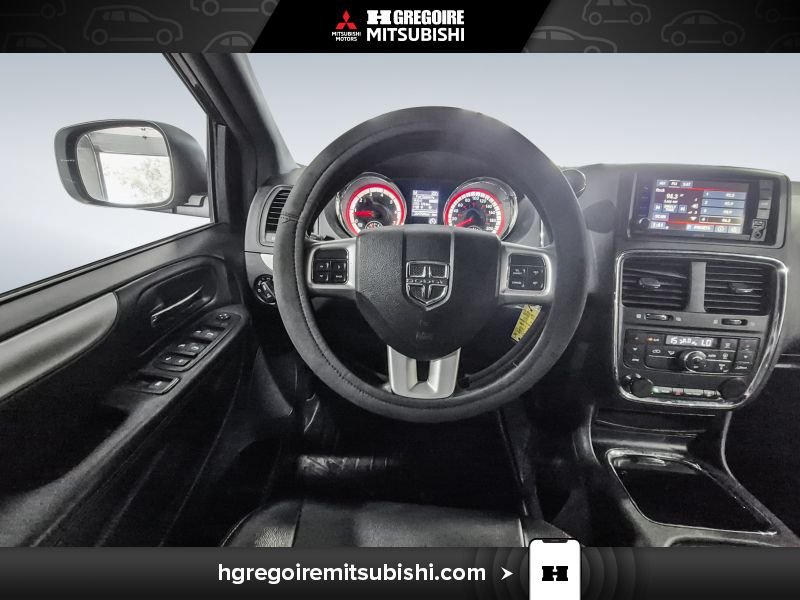 2016 Dodge GR Caravan Red Saint-Eustache - photo #17