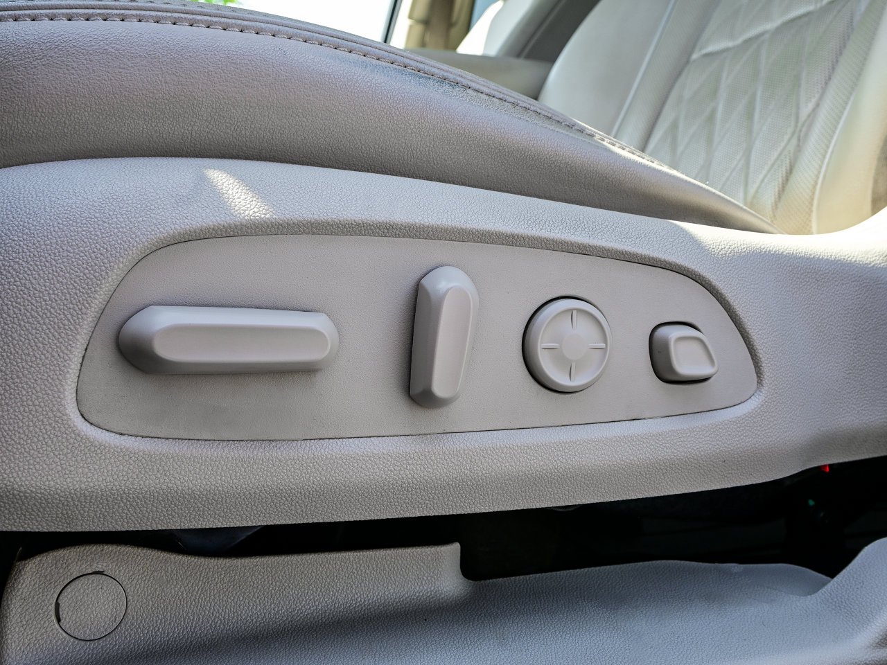 2022 Buick Enclave AWD 4dr Avenir White Sherwood Park - photo #17