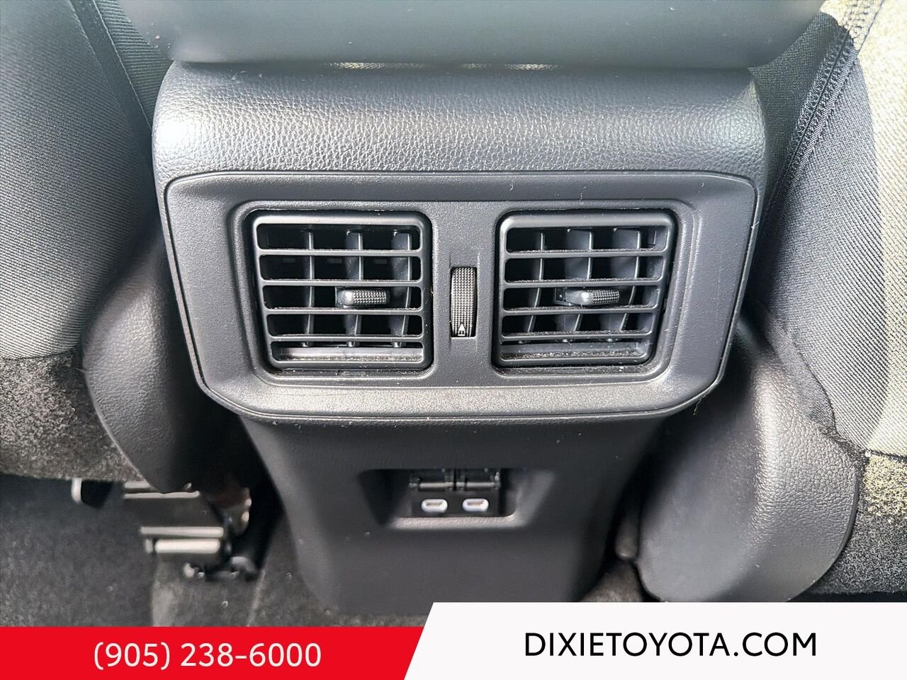 2024 Toyota RAV4 XLE AWD / CLEAN CARFAX / HEATED SEATS / MOONROOF / ALLOY WHEELS / CARPLAY AND ANDROID AUTO Red Mississauga - photo #18