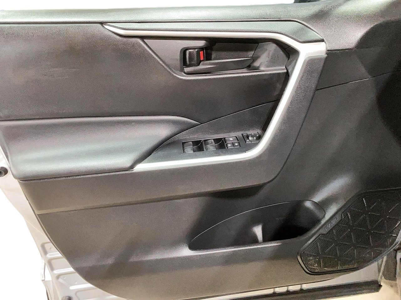 Toyota RAV4 NIV 2T3B1RFV2NW261100 2022 Gris Chicoutimi - photo #10