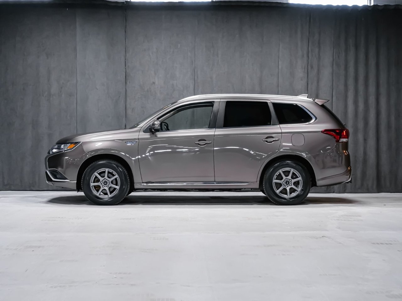 Mitsubishi Outlander PHEV SE 2019 Brun Montréal - photo #2